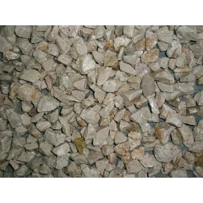 BHS Málaga Grava 2 Big Bag - Materiales naturales, Grano: 12 mm - 32 mm, Gris, 1.000 kg - Montón de piedras trituradas, ideales para fines decorativos en el jardín o como material de relleno. Las piedras son beige y tienen una forma irregular.
