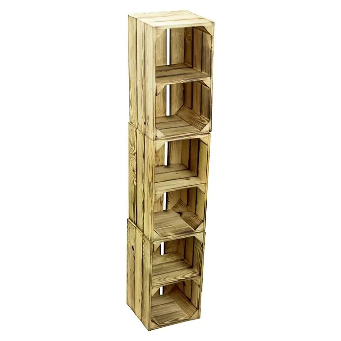 Holzkiste Hilde mit Querbrett - L x B x H: 38 x 22 x 19 cm, Braun - Ein vertikaler Stapel von drei rustikalen Holzkisten, ideal als Regal oder zur Aufbewahrung, mit sichtbarer Holzmaserung und einfacher Konstruktion.