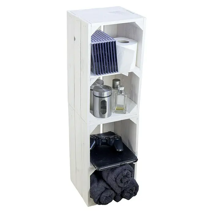 Holzkiste Hilde mit Querbrett - L x B x H: 38 x 22 x 19 cm, Weiß - Ein weißes, gestapeltes Regal mit CDs, Toilettenpapier, Behältern, Spielkonsole, Tablet und Handtüchern, eine praktische Aufbewahrungslösung.