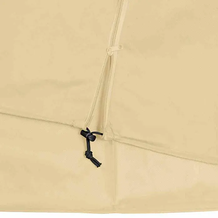 Siena Garden Winterschutzhaube Jumbo - Ø x H: 2,4 x 2 m, 100 g/m² - Nahaufnahme einer beigen Schutzhülle mit Reißverschluss und Kordelzug, ideal für Gartenmöbel und zum Schutz vor Witterungseinflüssen.