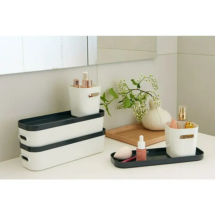 SmartStore Deckel Compact - L x B x H: 28,9 x 9,8 x 1,9 cm, Kunststoff, Schwarz - Organisierte Badablage mit weißen Aufbewahrungsbehältern und dekorativen Elementen für einen stilvollen Look.