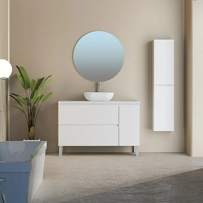 Artysan Conjunto de mueble de baño Oval - Ancho: 120 cm, Blanco, 4 pzs. - Escena de baño con un moderno tocador blanco con espejo redondo, una cómoda blanca y una planta de interior.