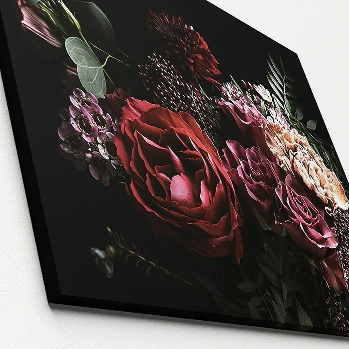 ProArt Young Living Leinwandbild - Barock Flowers III, B x H: 80 x 60 cm - Nahaufnahme eines Blumengemäldes auf Leinwand mit roten, rosa und cremefarbenen Rosen und Grün vor dunklem Hintergrund.