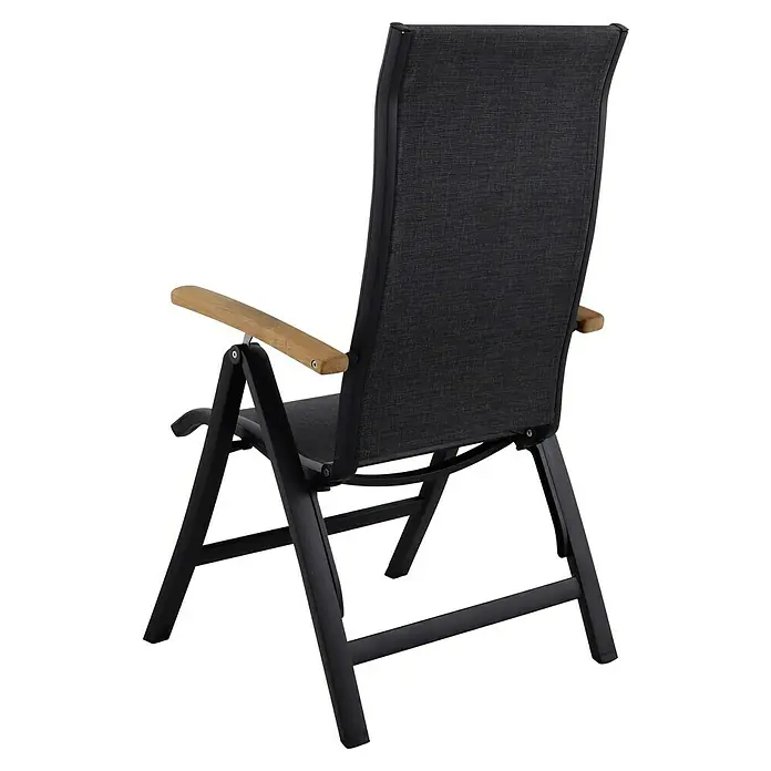 Sunfun Melina Sillón de posiciones - Negro, Teca/Textiline/Aluminio, Respaldo regulable - Vista de una silla negra con reposabrazos de madera. Ideal para patios o jardines, ofreciendo confort y estilo.
