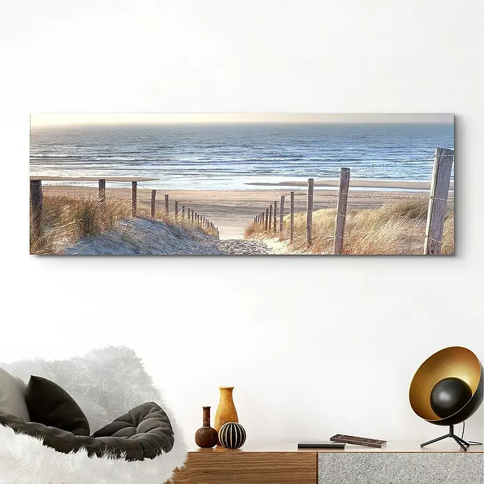 Reinders Decopanel - Dune Path I, B x H: 156 x 52 cm - Ein Landschaftsbild an einer Wand mit einem Pfad zum Strand, der mit Holzpfählen begrenzt ist. Die Farben sind beruhigend und laden zum Träumen ein.