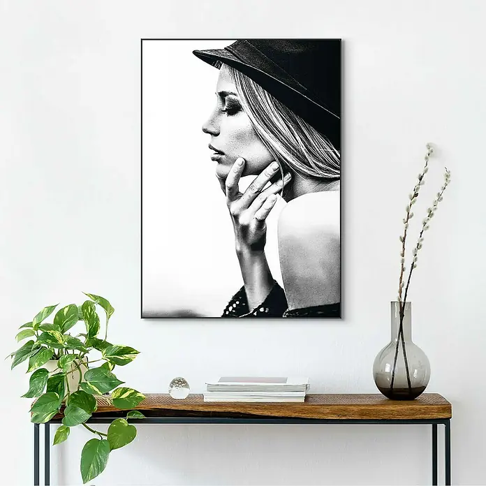 Reinders Bild Slim Frame Black - Female Profile, B x H: 50 x 70 cm - Schwarz-Weiß-Porträt einer Frau mit Hut, ein stilvolles Wandkunstwerk für moderne Innenräume.