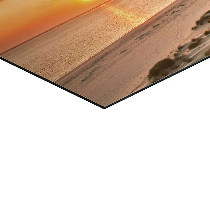 Reinders Decopanel - Lighthouse Sunset, B x H: 90 x 30 cm - Nahaufnahme eines Wandbildes, das einen malerischen Sonnenuntergang über dem Meer zeigt, ideal für moderne Innenräume.