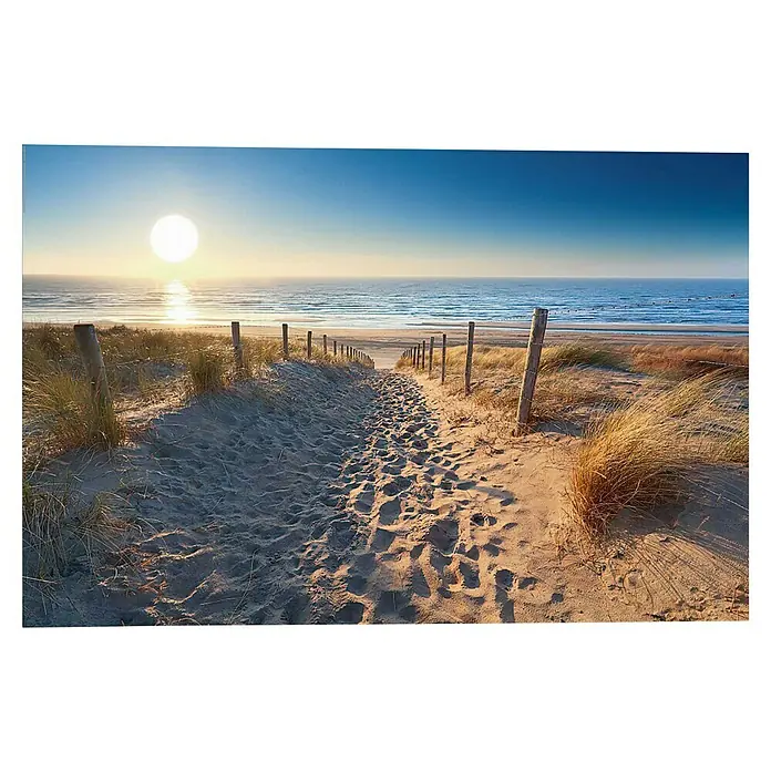 Reinders Decopanel - Dune Path, B x H: 90 x 60 cm - Ein sandiger Pfad führt zum Strand unter einem strahlenden Sonnenaufgang. Die Dünen sind mit Strandhafer bewachsen, und das Meer glitzert im Licht.