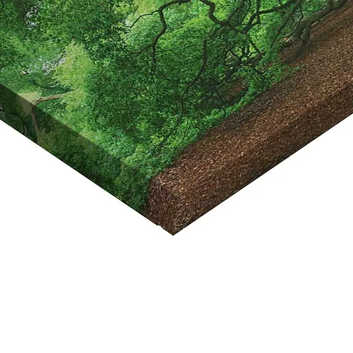 Reinders Holzbild Deco Block - Old Oak, B x H: 118 x 40 cm - Detailansicht eines Waldmotivs auf einer Leinwand, das einen dichten Wald mit üppigem Grün und brauner Erde zeigt. Die Textur der Leinwand ist deutlich sichtbar.