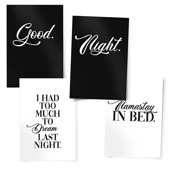 Reinders Poster Art Print - Good Night, B x H: 20 x 30 cm, 4 -tlg. - Eine Nahaufnahme von vier Wandkunstwerken mit den Aufschriften „Good Night“, „I had too much to dream last night“ und „Namastay in Bed“.