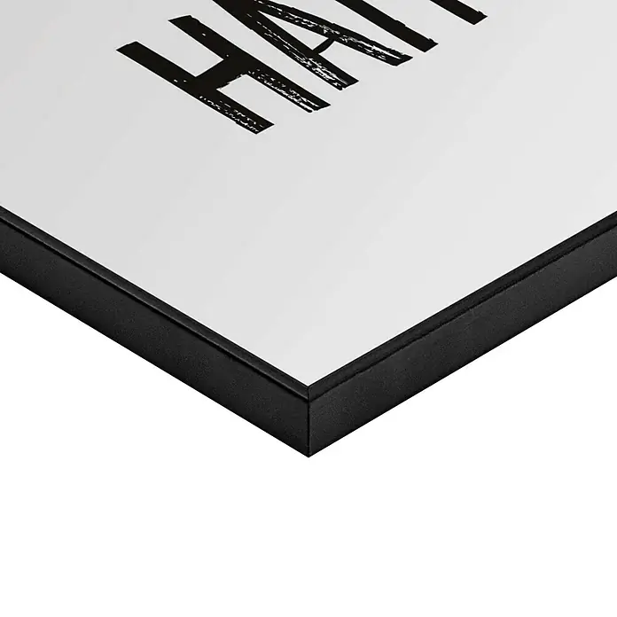 Reinders Bild Slim Frame BlackThink Happy, B x H: 20 x 30 cm - Detailaufnahme eines gerahmten Bildes mit schwarzem Rahmen und weißem Hintergrund, das einen Teil eines schwarzen Schriftzuges zeigt.