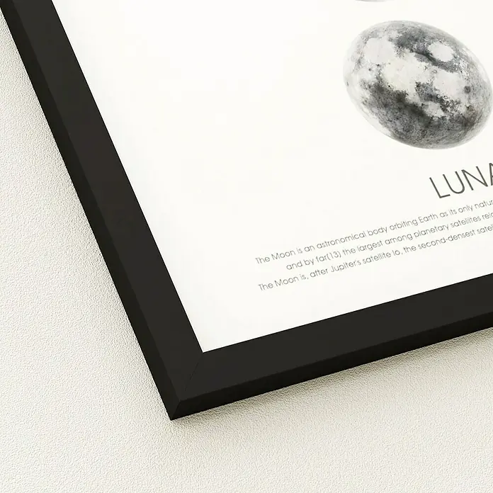 ProArt Bild Slim Scandic - Moon Phases, B x H: 33 x 43 cm - Nahaufnahme eines gerahmten Drucks mit einer Illustration des Mondes und beschreibendem Text.