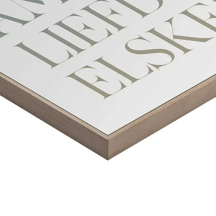 Reinders Bild Slim Frame Wood - Love, B x H: 20 x 30 cm - Detailansicht eines gerahmten Wandkunstwerks mit dem Wort "Liebe" in verschiedenen Sprachen. Schlichtes Design mit einem hellen Holzrahmen.