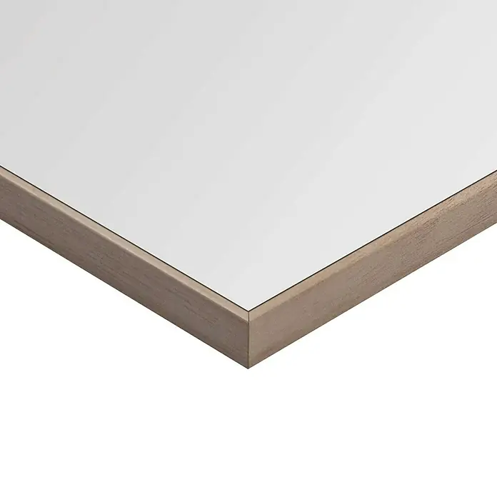 Reinders Bild Slim Frame Wood - You Love Me, B x H: 20 x 30 cm - Detailansicht einer weißen Tischplatte mit Holzrahmen, die die hochwertige Verarbeitung und das elegante Design des Produkts hervorhebt.