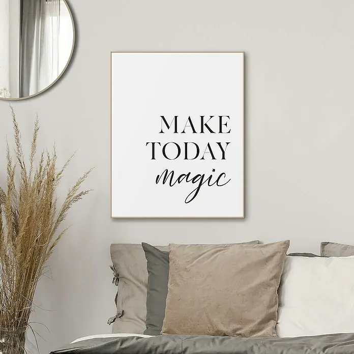 Reinders Bild Slim Frame Wood - Magic, B x H: 40 x 50 cm - Ein gerahmtes Poster mit dem Text "Make Today Magic" hängt über dem Bett und verleiht dem Raum einen motivierenden Touch.