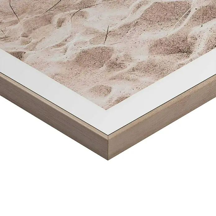 Reinders Bild Slim Frame Wood - Dunepath, B x H: 50 x 70 cm - Nahaufnahme eines gerahmten Kunstwerks mit einem neutralen Sandmotiv, ideal für dezente Wanddekoration.