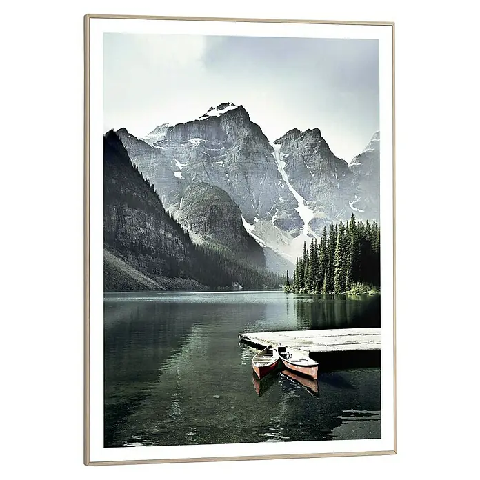 Reinders Bild Slim Frame Wood - Canoe Lake, B x H: 50 x 70 cm - Gerahmtes Bild mit einer ruhigen See, schneebedeckten Bergen und zwei Kanus an einem kleinen Steg. Natur pur im dekorativen Rahmen.