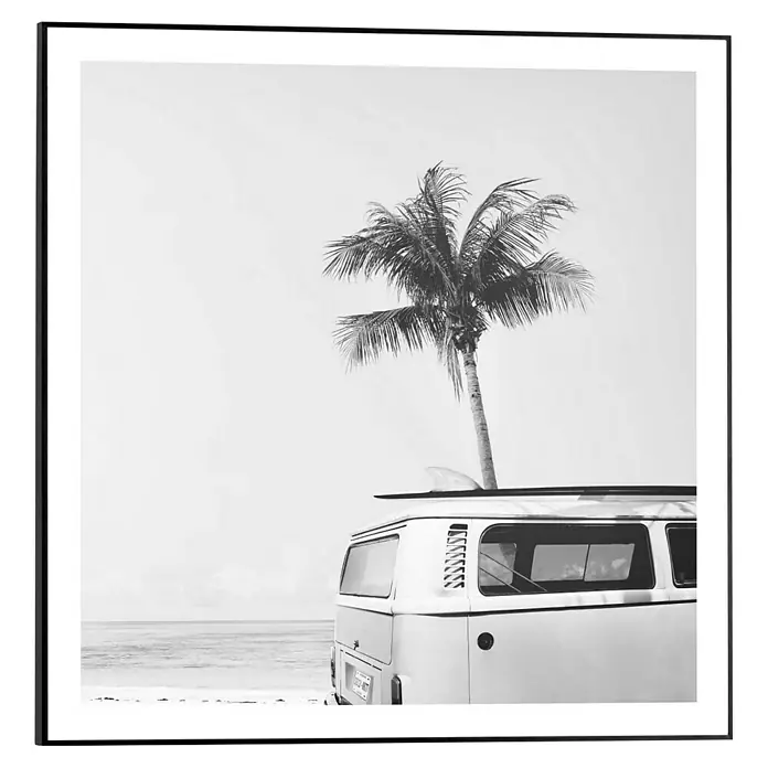 Reinders Bild Slim Frame BlackSummer Vibe, B x H: 50 x 50 cm - Schwarz-Weiß-Fotografie eines VW-Busses mit Surfbrett und Palme auf einem sonnigen Strand. Erinnert an unbeschwerte Sommertage am Meer.