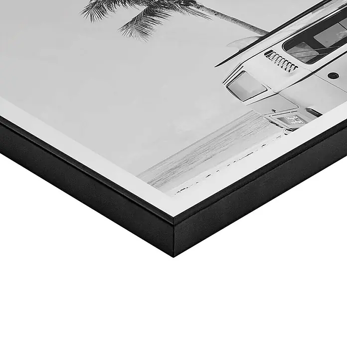 Reinders Bild Slim Frame BlackSummer Vibe, B x H: 50 x 50 cm - Nahaufnahme eines gerahmten Schwarzweißfotos mit einem Strandmotiv, das durch den schwarzen Rahmen betont wird.