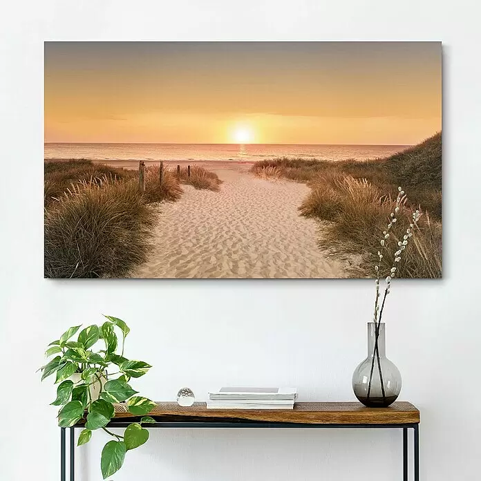 Reinders Holzbild Deco Block - Beachpath Sunset, B x H: 118 x 70 cm - Große rechteckige Leinwandkunst mit einer lebhaften Strandsonnenuntergangsszene, Sandweg und Dünen, über einer Konsole montiert.