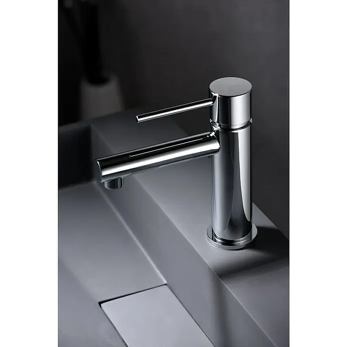 Imex Milos Stick Grifo de lavabo - Cromo - Elegante grifo de cromo para el baño. Diseño moderno con líneas limpias y una superficie brillante, perfecto para cualquier baño elegante.