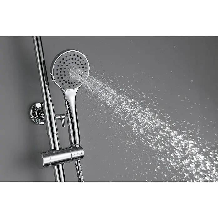 Imex Ural Sistema de ducha - Con grifo monomando, Cromo - Primer plano de un conjunto de ducha cromado con agua corriente, mostrando la funcionalidad y el diseño del producto.