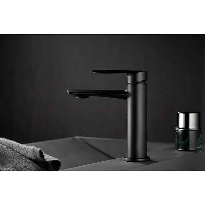 Imex Ural Grifo de lavabo - Negro - Elegante grifo de baño en negro mate que ofrece un toque moderno. Perfecto para lavabos con estilo y diseños de baño contemporáneos.