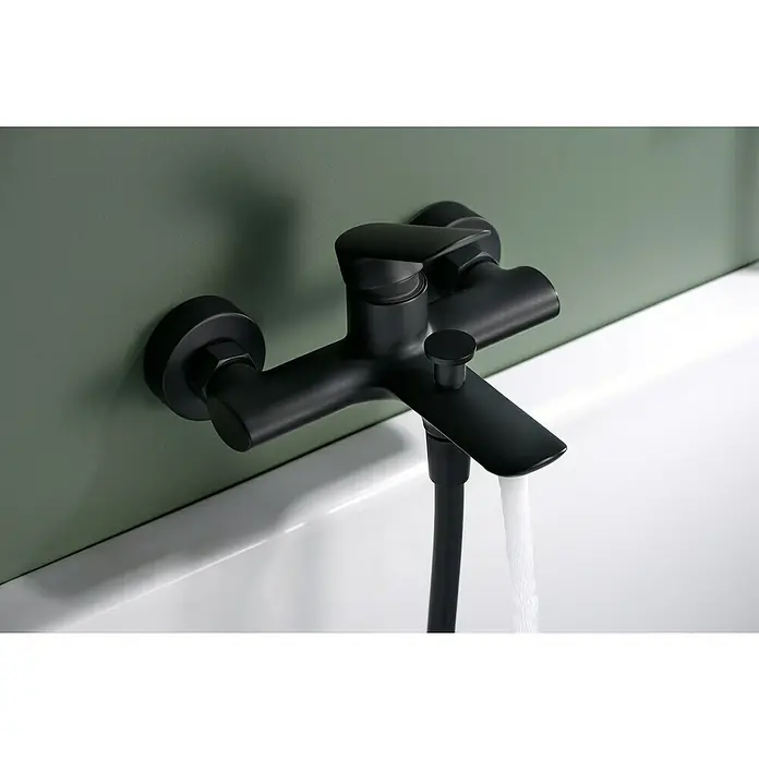 Imex Ural Grifo monomando de bañera - Negro, Mate - Grifo negro de pared con agua corriente, destacando el diseño elegante y moderno, ideal para cualquier baño.