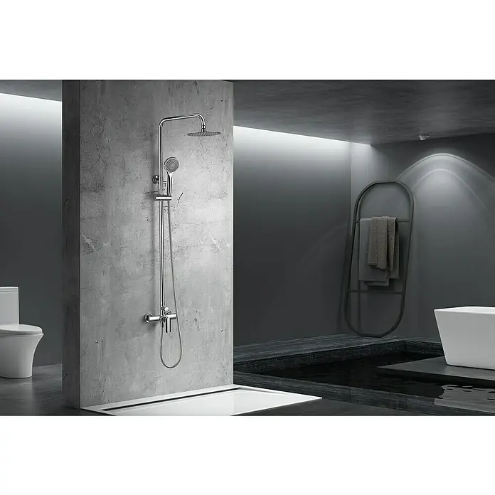 Imex Ural Sistema de ducha - Con grifo monomando, Niquel - Elegante sistema de ducha con cabezal y teleducha en un baño moderno con bañera exenta y toallero.