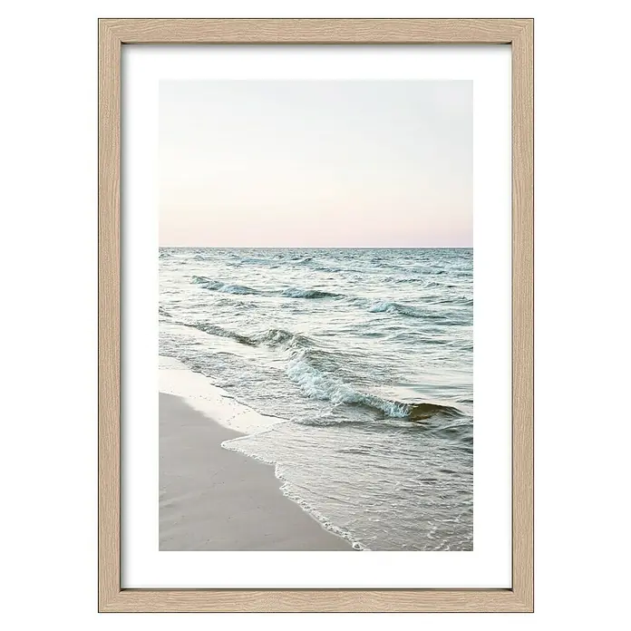 ProArt Bild Scandic Style - Ebbe und Flut II, B x H: 53 x 73 cm - Gerahmtes Wandbild eines ruhigen Strandes mit sanften Wellen und einem hellen Himmel, das eine friedliche Atmosphäre in jeden Raum bringt.