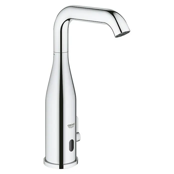Grohe Essence Waschtischarmatur E - Infrarot-Elektronik, Chrom, Glänzend, Höhe: 24,5 cm - Ein moderner, chromfarbener Grohe-Wasserhahn mit Sensorsteuerung vor schwarzem Hintergrund. Schlichtes, elegantes Design für jedes Badezimmer.