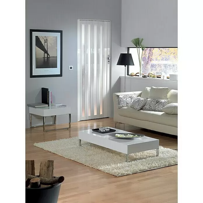 Grosfillex Glas-Falttür Larya - Weiß glänzend, Ornamentglas, 84 x 205 cm - Weiße Falttür mit Milchglas-Paneelen, die einen modernen Wohnraum abtrennt.