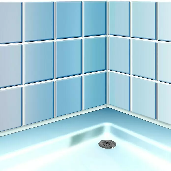 MEM Schimmelvernichter - 500 ml - Ecke einer Dusche oder Badewanne mit hellblauen und weißen quadratischen Fliesen an den Wänden und einem Metallablauf in der weißen Basis.