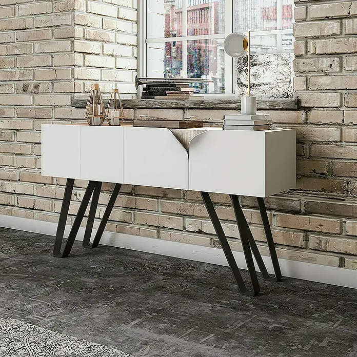 Möbelfuß - L x B x H: 5 x 24,4 x 40 cm, Traglast: 100 kg, Stahl - Elegantes Sideboard in Weiß mit schwarzen Metallbeinen vor einer Backsteinwand. Moderne Inneneinrichtung für stilvolle Wohnräume.