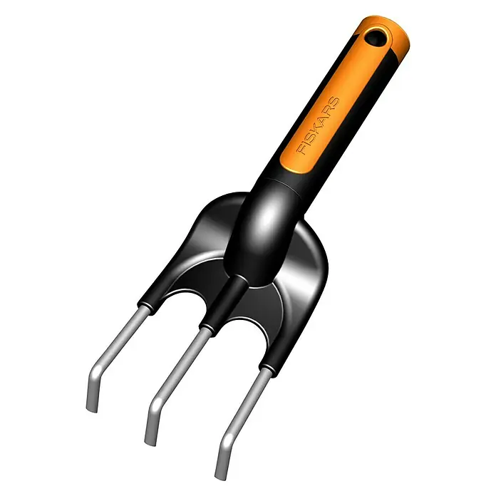 Fiskars Premium Kleinrechen - Länge: 25 cm, Stahl - Abbildung eines Fiskars Unkrautstechers mit ergonomischem Griff und drei Zinken zum einfachen Entfernen von Unkraut.