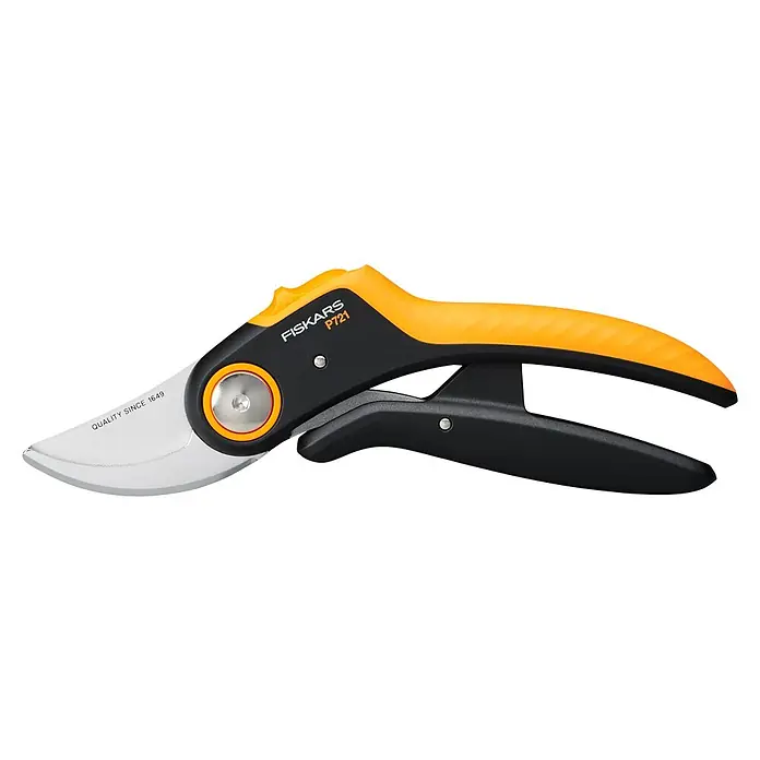 Fiskars Plus Gartenschere P721Bypass, Max. Aststärke: 24 mm - Nahaufnahme einer Fiskars P721 Gartenschere, ideal für präzise Schnitte im Garten. Hochwertige Klinge für langlebige Leistung.