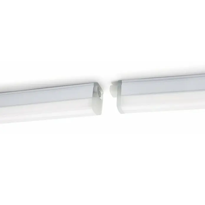 Philips Lámpara LED bajo mueble Linear - 18 W, Largo: 112,4 cm, Blanco frío - Imagen de dos tubos fluorescentes LED instalados en el techo, con los tubos separados por un pequeño espacio entre ellos.