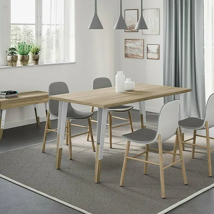 Möbelfuß - L x B x H: 12 x 16 x 71 cm, Traglast: 40 kg, Stahl, Weiß - Ein Esstisch mit vier Stühlen und einem Teppich darunter, ergänzt durch eine Fensterbank mit Pflanzen und passende Pendelleuchten.