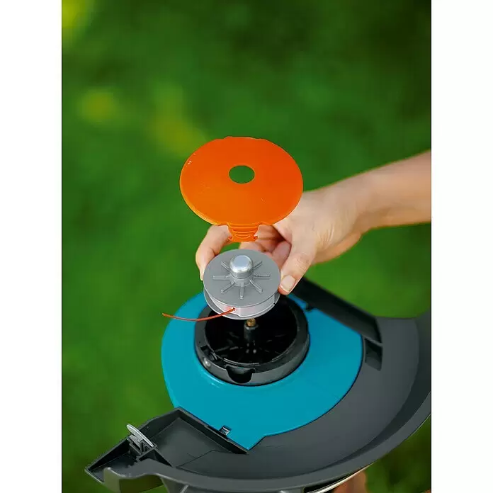 Gardena Spulendeckel - Passend für: Gardena Turbotrimmer EasyCut 400, ComfortCut 450 und PowerCut 500 - Anwendungsbeispiel