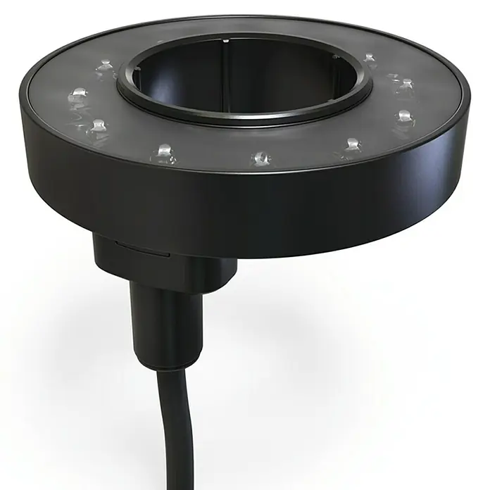 Oase Unterwasserstrahler LED Fontänenstrahler - Kabellänge: 5 m - Nahaufnahme einer schwarzen LED-Ringlampe, die für eine gleichmäßige Ausleuchtung bei Foto- und Videoaufnahmen sorgt. Ideal für Makroaufnahmen.