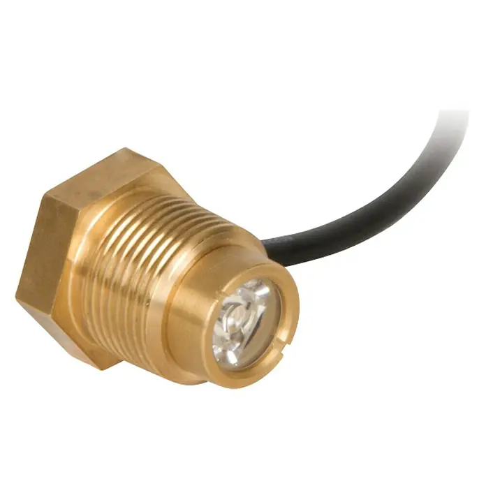 Oase Teichbeleuchtung LED Spezial Strahler - Nennspannung: 230 V - Nahaufnahme einer goldenen LED-Leuchte mit schwarzem Kabel auf dunklem Hintergrund. Ideal für industrielle Anwendungen.