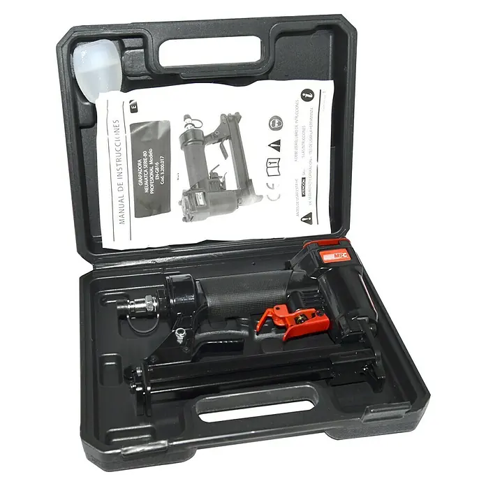 MPC Grapadora clavadora neumática EN-G816 - Grapas de 4 - 16 mm, Consumo de aire: 0,5 l/golpe - La imagen muestra una grapadora neumática MPC serie 80, modelo profesional EN-G816, en una caja de herramientas negra.