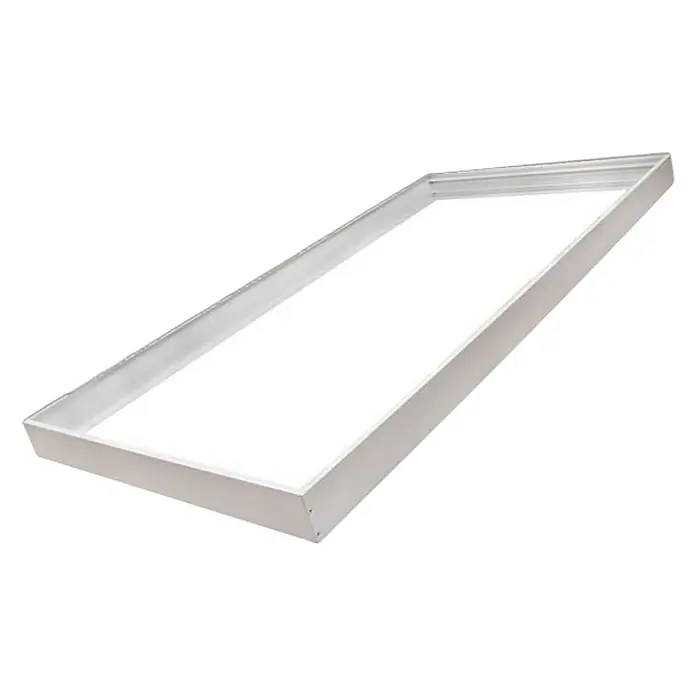 Marco de superficie para panel LED - L x An x Al: 5 x 60 x 120 cm - Esta toma presenta una luz de panel LED plana en forma rectangular con un marco plateado delgado sobre un fondo negro.