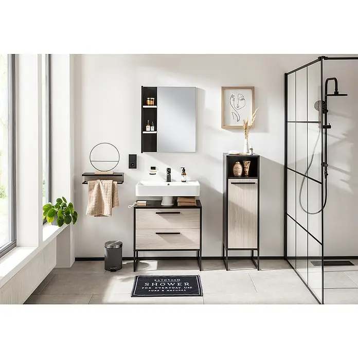 BAUHAUS Jannik Badregal - 40 x 13 x 10,5 cm, Steinesche/ Anthrazit - Ein modernes Badezimmer mit Waschbecken, Spiegelschrank, Handtüchern und einer Dusche mit Glaswand für ein stilvolles Ambiente.