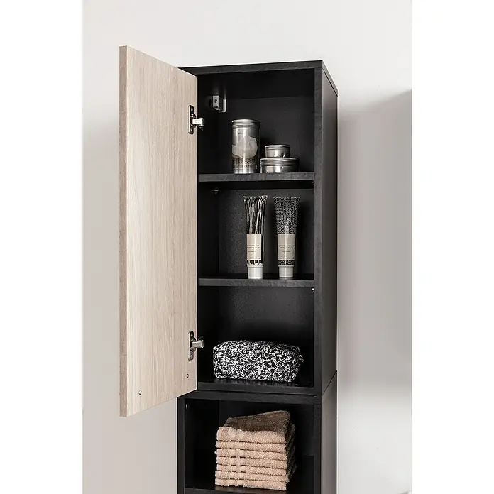 BAUHAUS Jannik Hängeschrank - 32 x 32 x 72 cm, Steinesche - Ein offener Badezimmerschrank in Schwarz und Beige mit verschiedenen Badartikeln auf den Regalen, der Stauraum und Funktionalität bietet.
