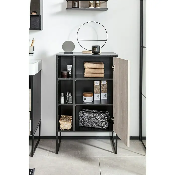 BAUHAUS Jannik Midischrank55 x 32 x 95 cm, Anthrazit, Steinesche - Badezimmerschrank mit offenem Fach und Tür, gefüllt mit Handtüchern und Pflegeprodukten. Modernes Design für stilvolle Badaufbewahrung.