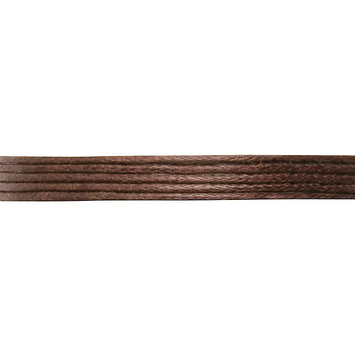Glorex Kordel Baumwolle - Dunkelbraun, 0,1 cm, Länge: 500 cm - Nahaufnahme eines braunen, geflochtenen Lederbandes, das eine rustikale und handwerkliche Ästhetik aufweist.