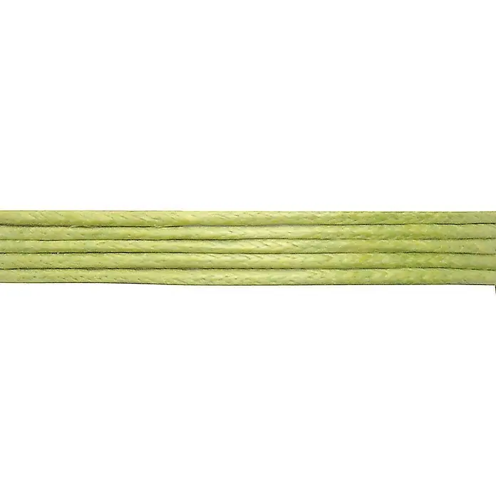 Glorex Kordel Baumwolle - Grün, 0,1 cm, Länge: 500 cm - Das Bild zeigt ein hellgrünes, geflochtenes Dichtungsmaterial in mehreren Lagen. Es eignet sich für industrielle Anwendungen und zur Abdichtung von Anlagen.
