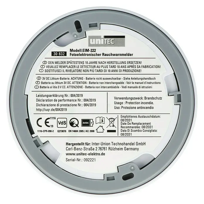 UniTEC Rauchwarnmelder Design - Durchmesser: 12,5 cm, Höhe: 2,5 mm, Alarmsignal: 85 dB, Weiß - Aufnahme des Unitec EIM-222 fotoelektronischen Rauchwarnmelders, der zuverlässigen Schutz vor Bränden bietet und frühzeitig warnt.