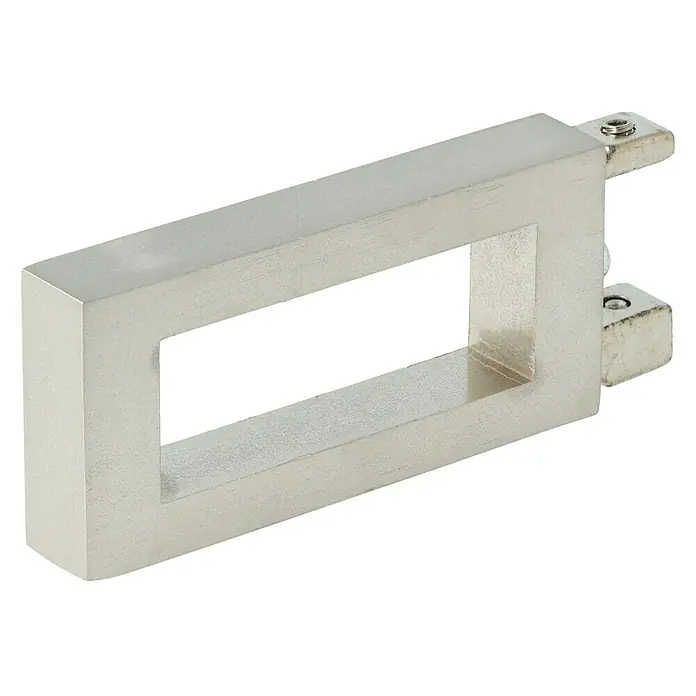 Expo Ambiente Endstück Air - Edelstahloptik, Geeignet für: 32 x 11 mm Profil - Nahaufnahme eines rechteckigen, silberfarbenen Türgriffs mit rechteckiger Öffnung in der Mitte und Befestigungselementen an der Seite.